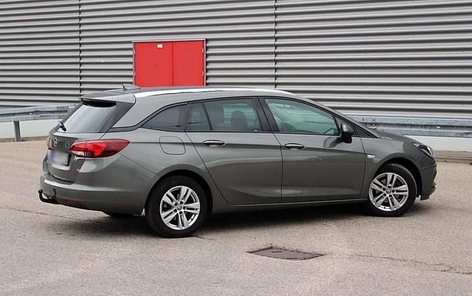 Opel Astra cena 34900 przebieg: 145000, rok produkcji 2018 z Chełmża małe 497